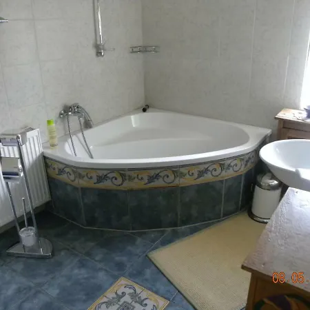 Nyaraló Historisches Kuesterhaus Reetdachtraeume